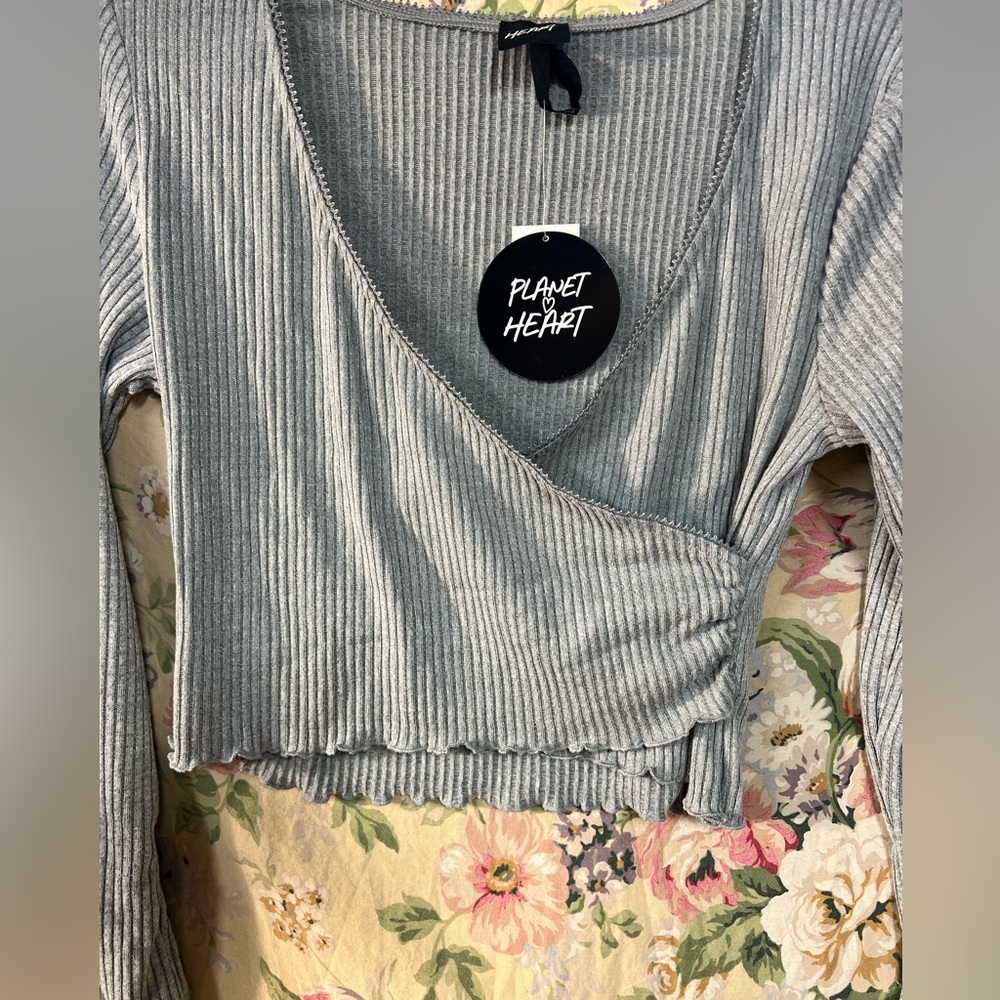 Gray Ribbed Crop Top - Picture 3 of 10